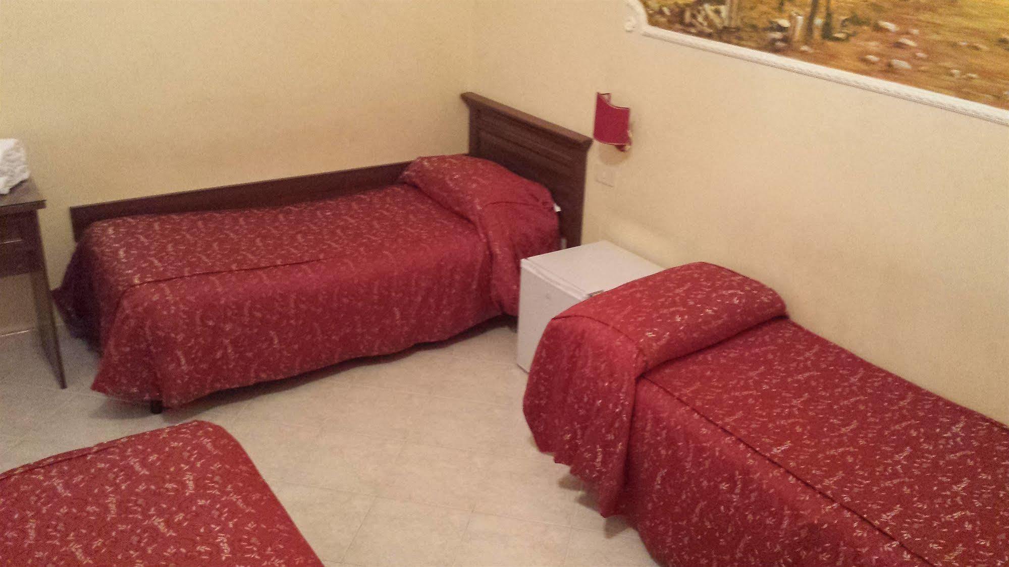 Hostel Cosmos Rzym Zewnętrze zdjęcie