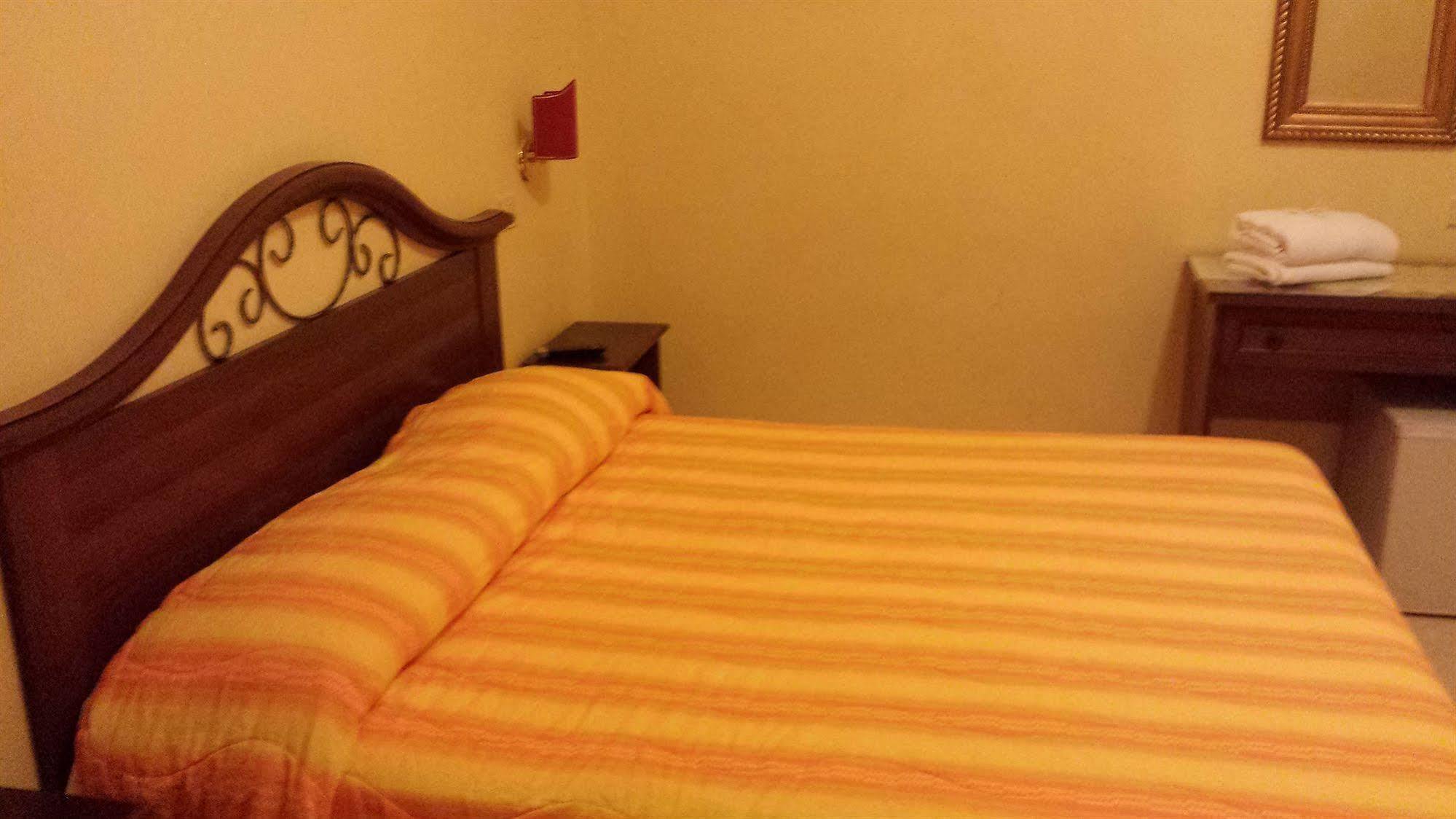 Hostel Cosmos Rzym Zewnętrze zdjęcie